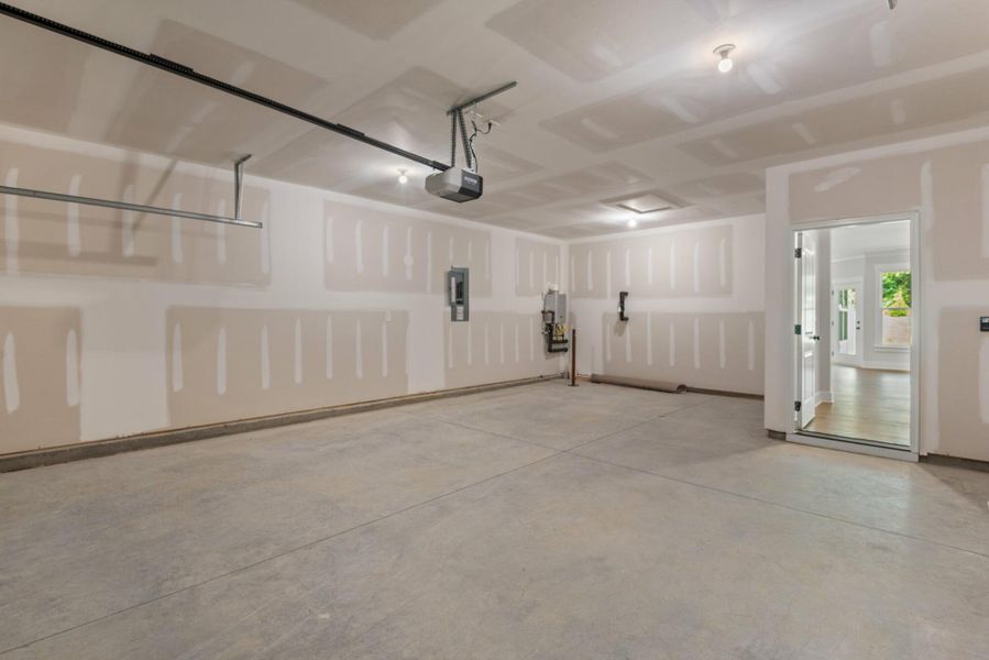 Spacious, unfurnished interior of a new home in Wexford, Elon (Image 20).