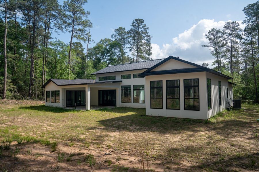 Exterior details and patio area of a home in , Huntsville (Image 3).