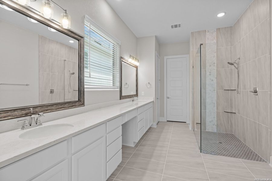 Furnished interior view inside a new home in , Boerne (Image 11).
