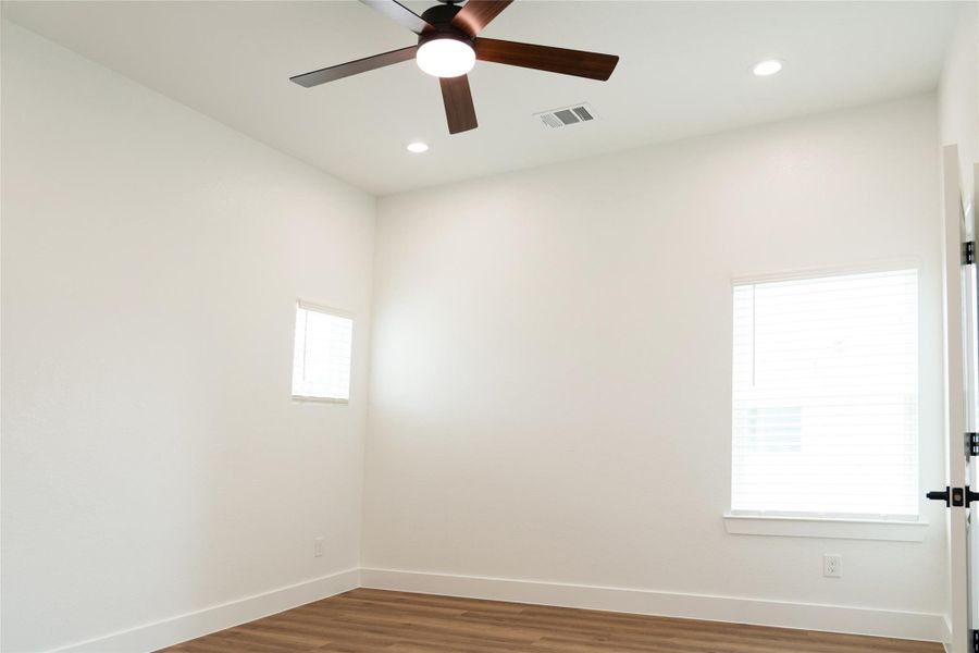 Spacious, unfurnished interior of a new home in , Houston (Image 16).