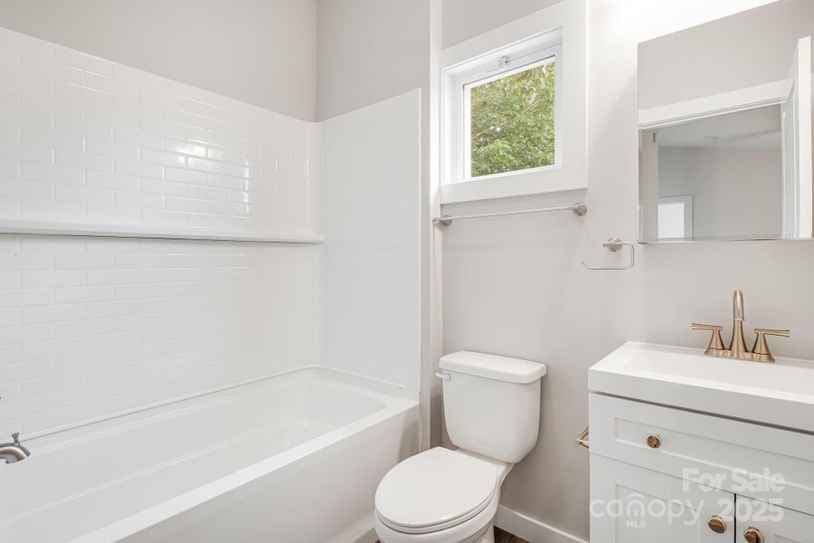 Image 8 of a home in .