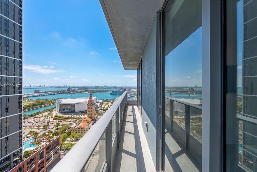 Condo located in Miami, FL showcasing its design and architecture (Image 18).