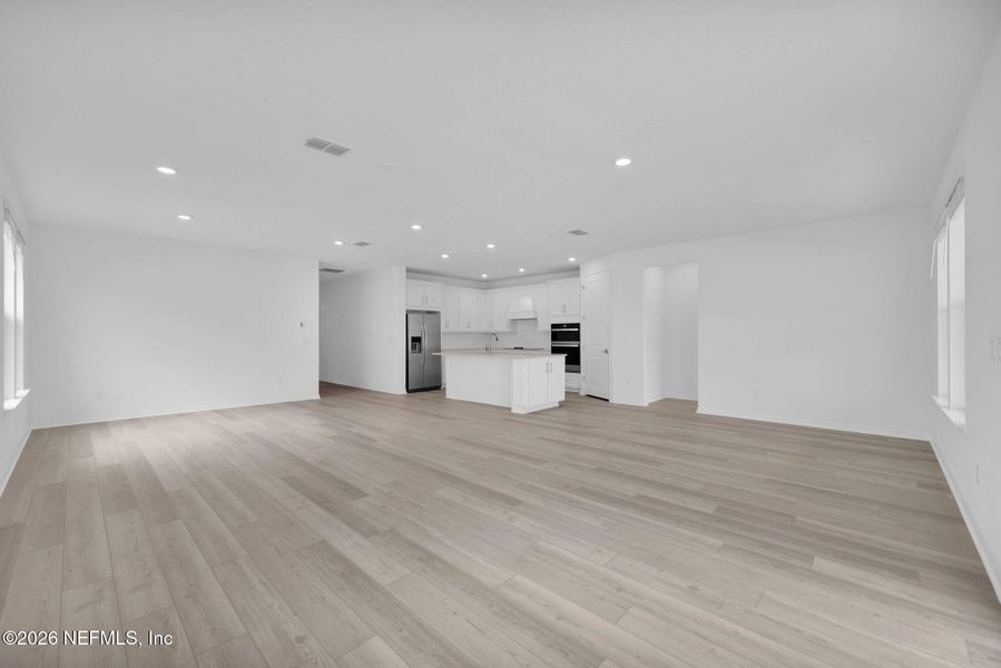 Spacious, unfurnished interior of a new home in Murray Farms, Middleburg (Image 22).