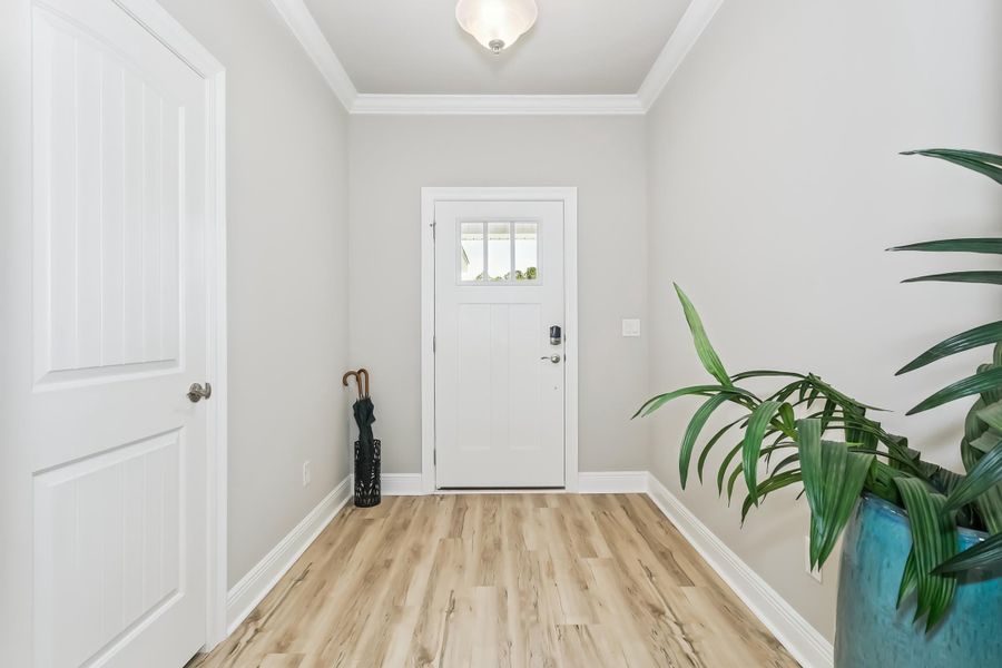 Spacious, unfurnished interior of a new home in Buckeyes Landing, Navarre (Image 21).