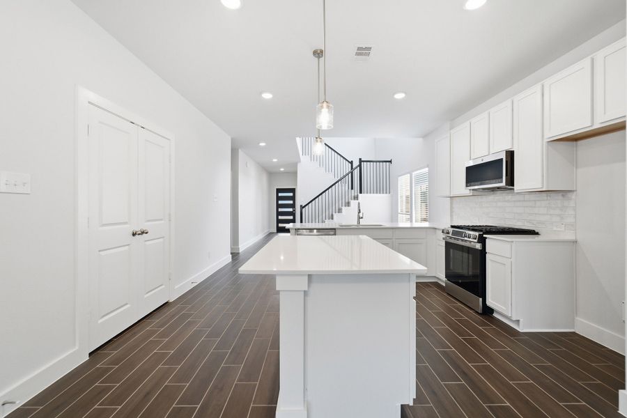 Furnished interior view inside a new home in Magnolia Springs, Montgomery (Image 10).