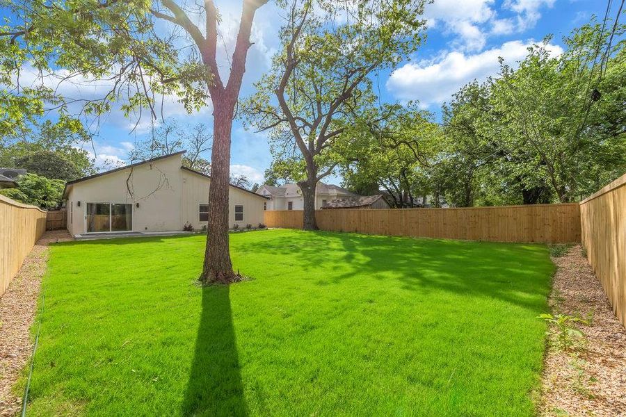 Exterior details and patio area of a home in , Dallas (Image 28).