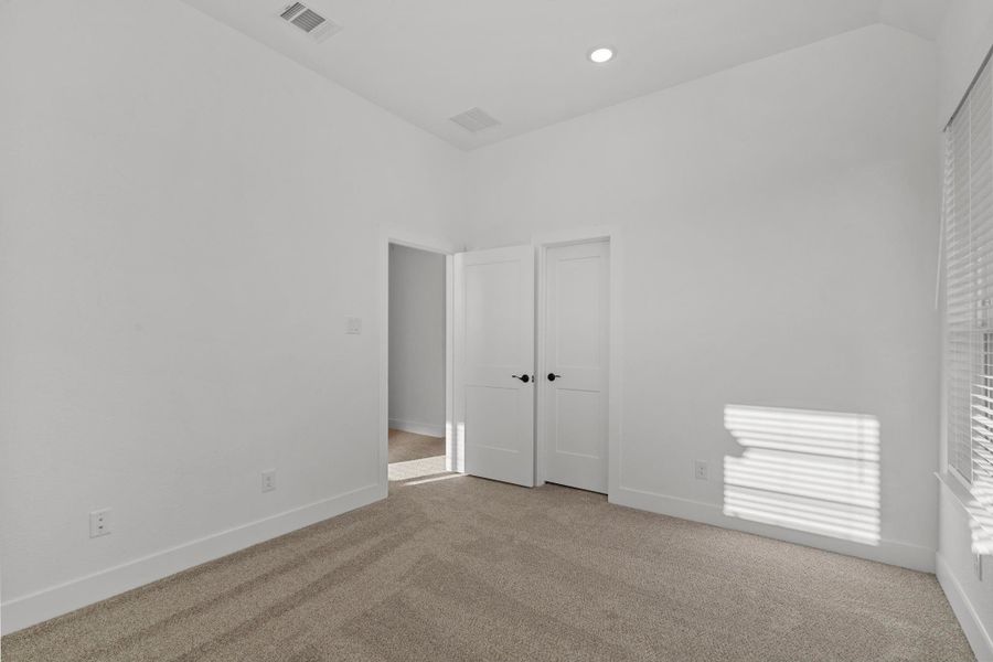 Spacious, unfurnished interior of a new home in Fulshear Lakes, Fulshear (Image 32).