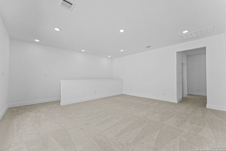 Spacious, unfurnished interior of a new home in , New Braunfels (Image 17).