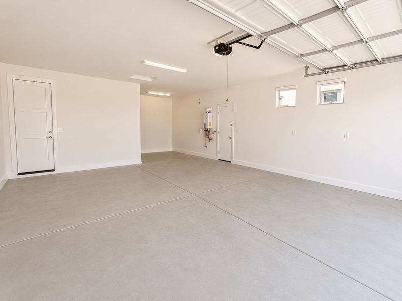 Spacious, unfurnished interior of a new home in The Grove at El Cidro, Goodyear (Image 9).