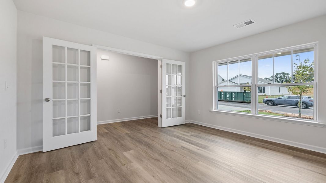 Spacious, unfurnished interior of a new home in Cedar Gap, Fountain Inn (Image 15).