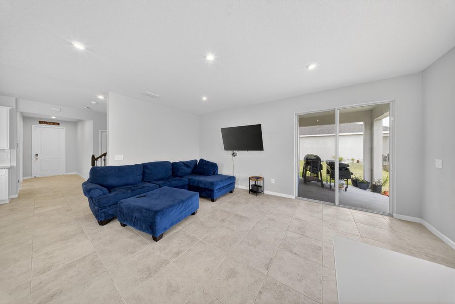 LIVING ROOM AREA