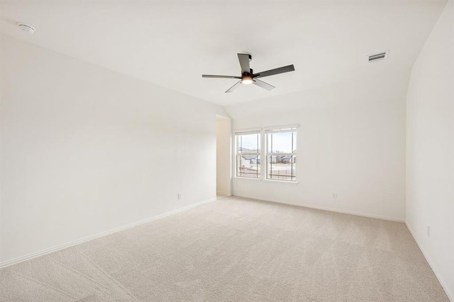 Spacious, unfurnished interior of a new home in Willow Wood, McKinney (Image 22).