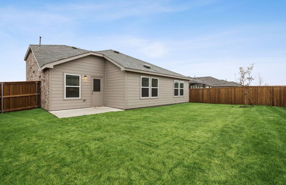 Exterior details and patio area of a home in Elizabeth Creek, Haslet (Image 2).