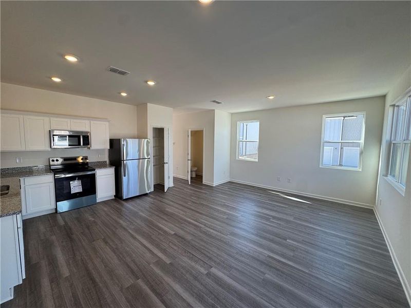 Spacious, unfurnished interior of a new home in The Emery, Villa Rica (Image 12).