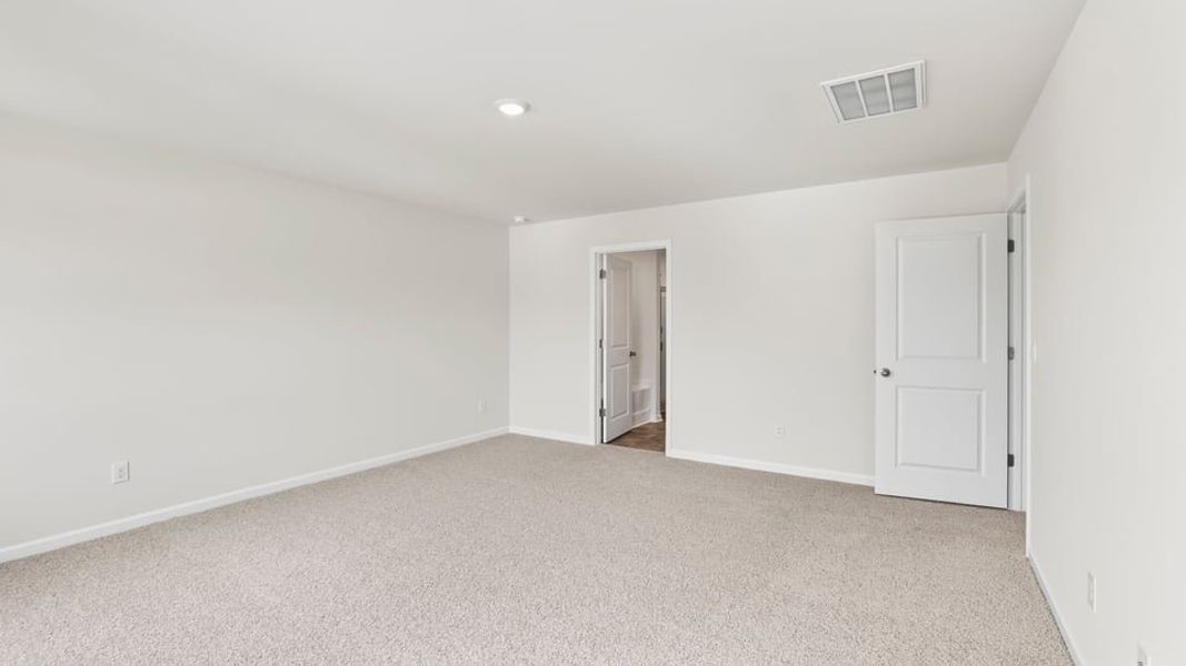 Spacious, unfurnished interior of a new home in Durbin Meadows Traditions, Fountain Inn (Image 34).
