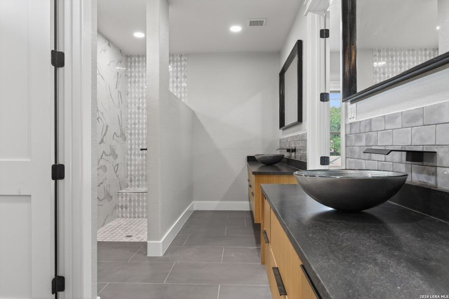 Furnished interior view inside a new home in , Bandera (Image 3).