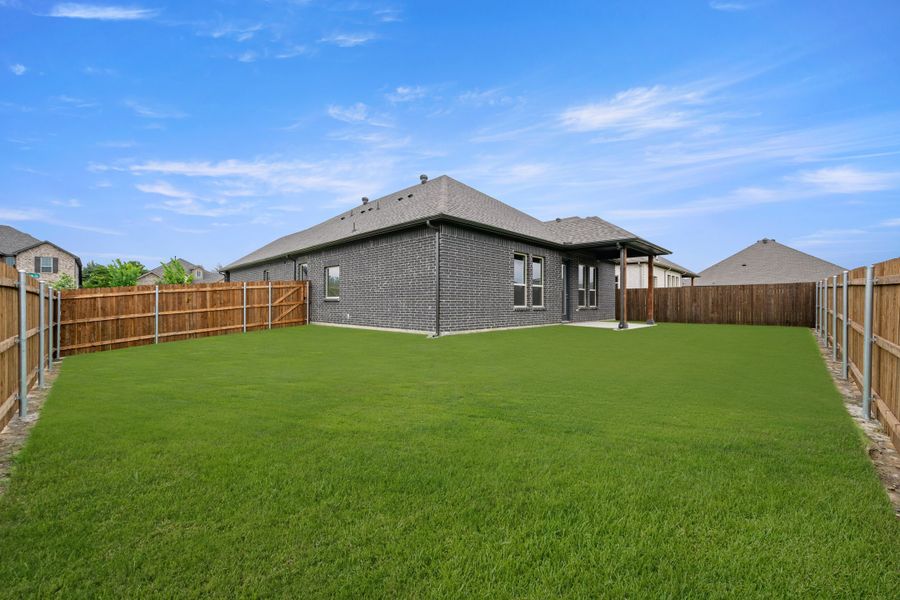 Exterior details and patio area of a home in Sheppard's Place, Waxahachie (Image 19).