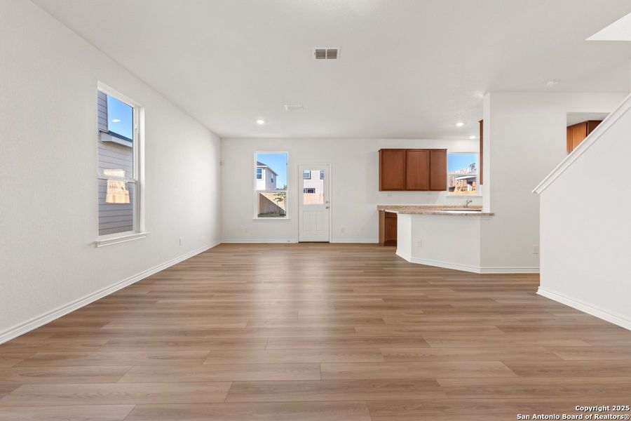 Spacious, unfurnished interior of a new home in The Granary - Heritage Collection, San Antonio (Image 6).