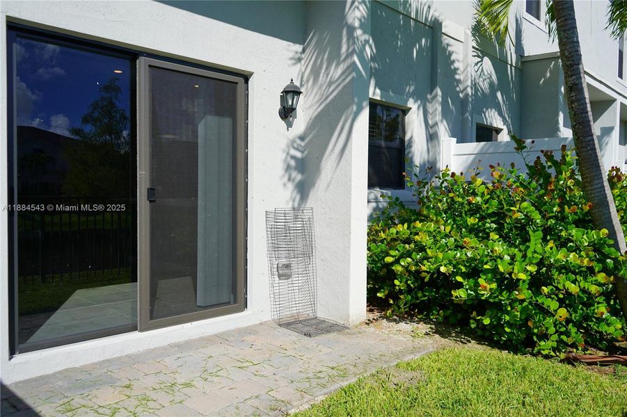 Exterior details and patio area of a home in , Pompano Beach (Image 20).