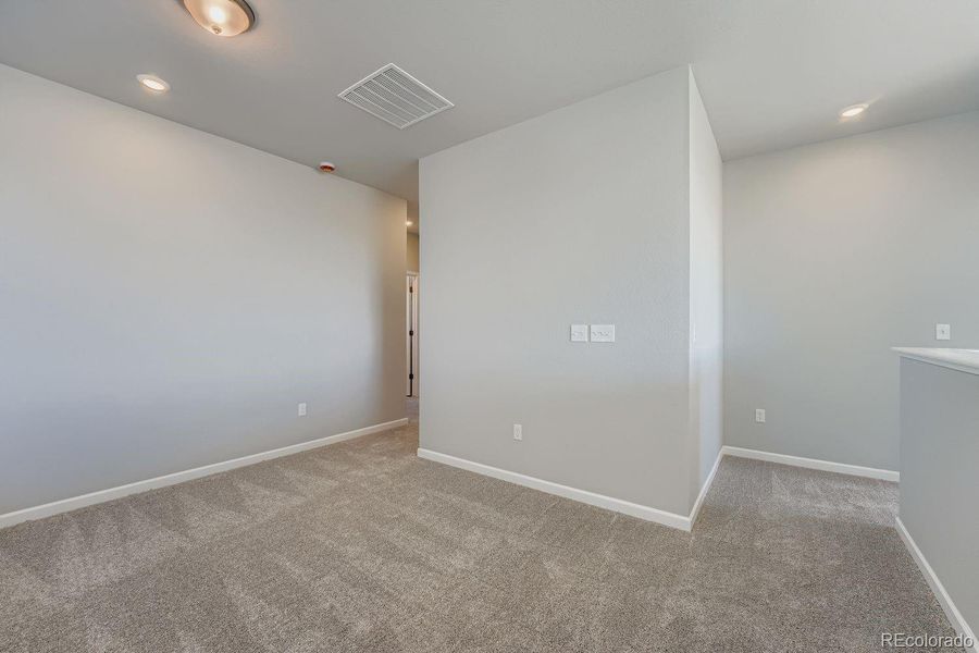 Spacious, unfurnished interior of a new home in Wolf Creek Run, Strasburg (Image 13).