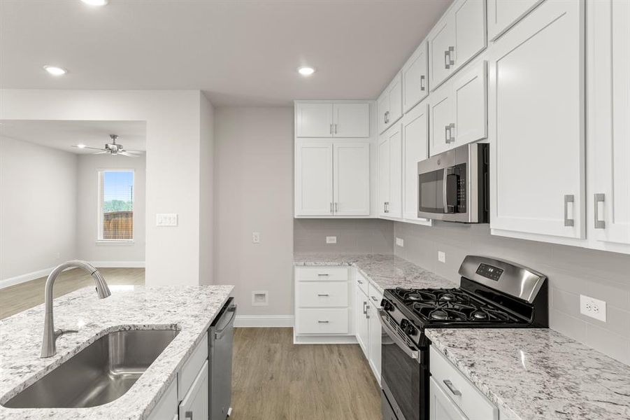07. 2315 Aspen Chase - Kitchen (4)