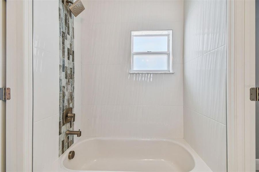 Bathroom 3 (Jack n Jill)