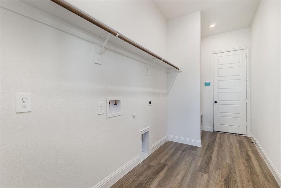 Spacious, unfurnished interior of a new home in Sagebrush Addition, Midlothian (Image 25).