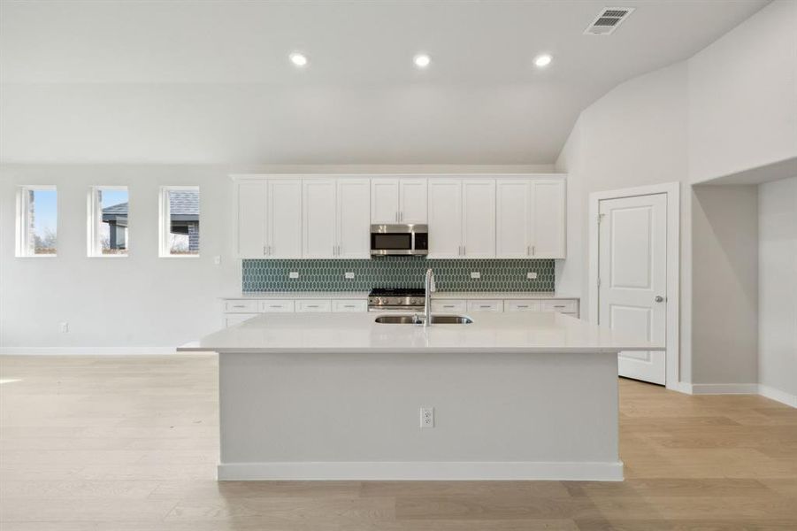 Here you can see the breakfast bar at the kitchen island and the beautiful backsplash