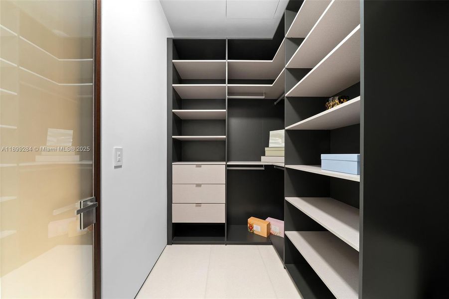 5th Bedroom Walk-in-closet
