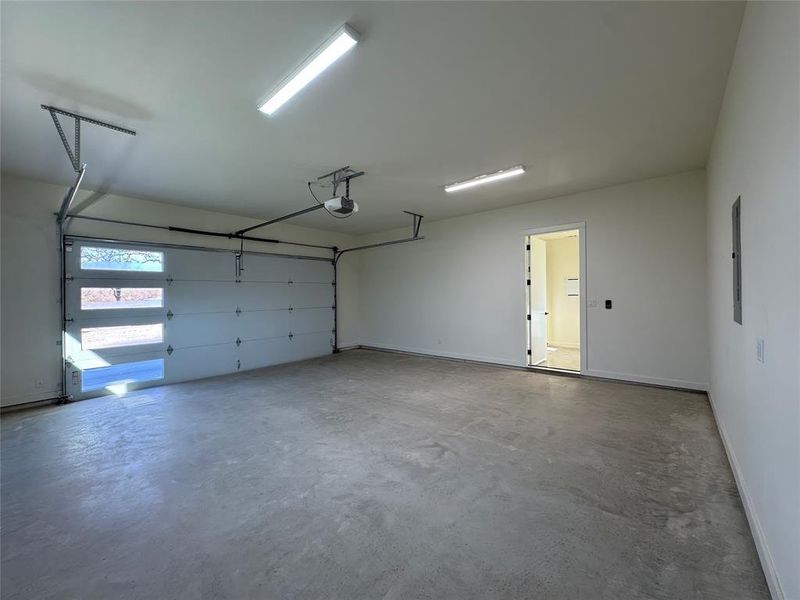 Spacious, unfurnished interior of a new home in , Paradise (Image 27).