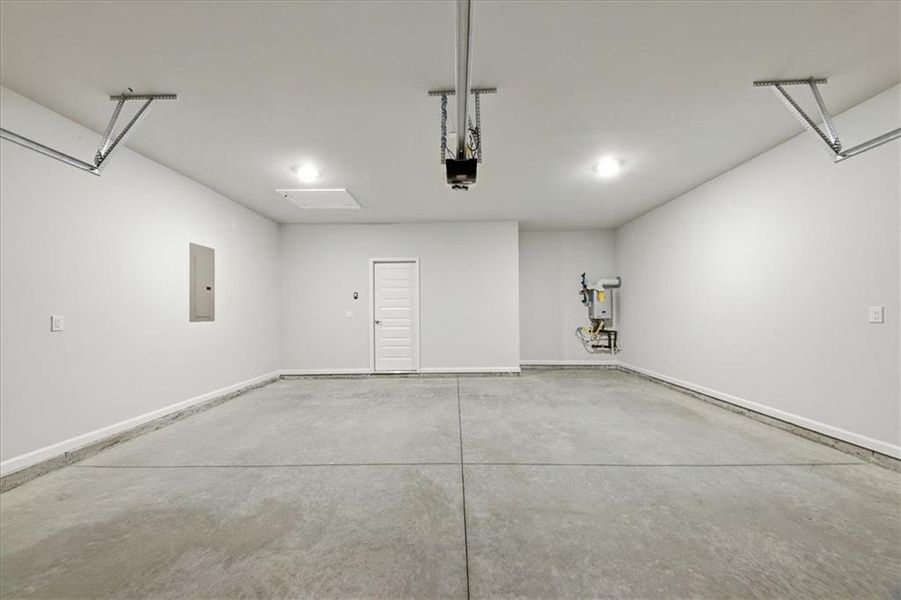 Spacious, unfurnished interior of a new home in Tuscany Hills, Douglasville (Image 21). Spacious, unfurnished interior of a new home in Tuscany Hills, Douglasville (Image 21).