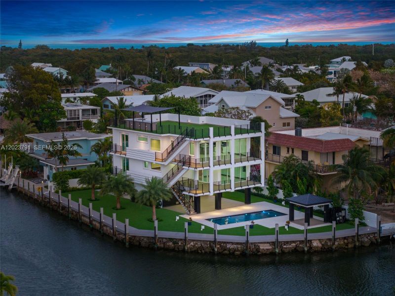 Condo located in Tavernier, FL showcasing its design and architecture (Image 55). Condo located in Tavernier, FL showcasing its design and architecture (Image 55).