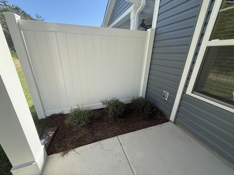 Exterior details and patio area of a home in Walker’s Trail, Lexington (Image 4).