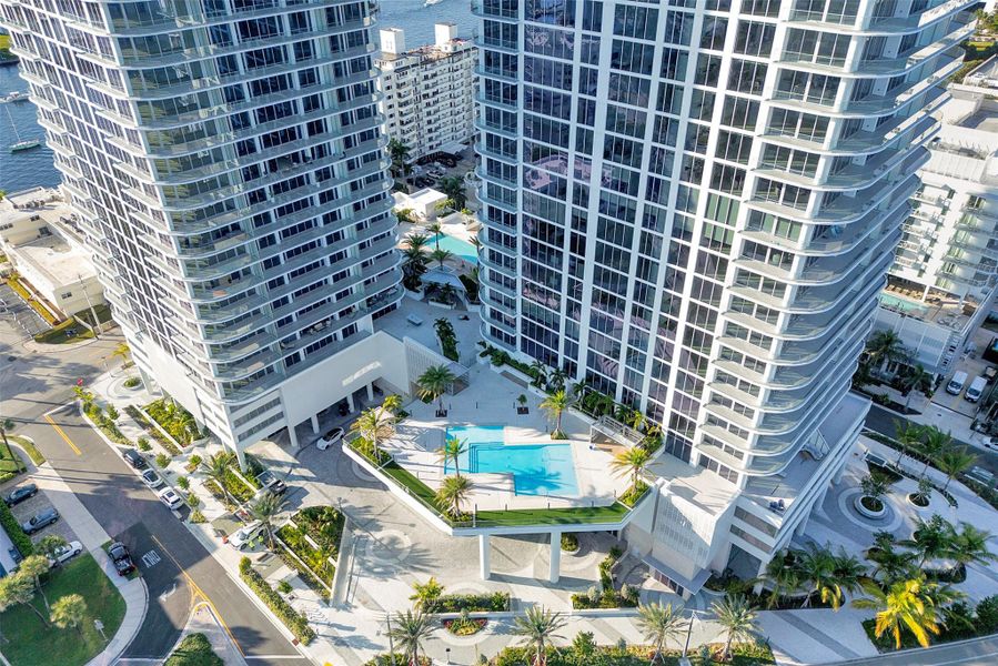 Condo located in Fort Lauderdale, FL showcasing its design and architecture (Image 29).