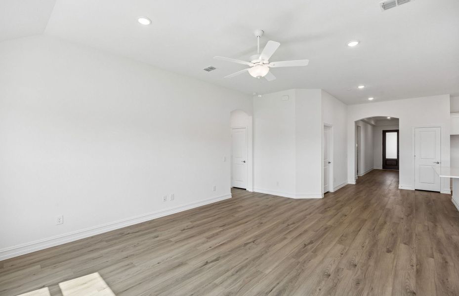 Spacious, unfurnished interior of a new home in Whitewing Trails, Princeton (Image 16). Spacious, unfurnished interior of a new home in Whitewing Trails, Princeton (Image 16).