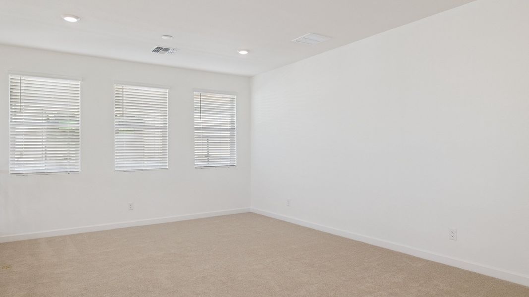 Spacious, unfurnished interior of a new home in Aloravita, Peoria (Image 22).