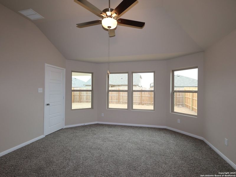 Spacious, unfurnished interior of a new home in Winding Brook, San Antonio (Image 15).