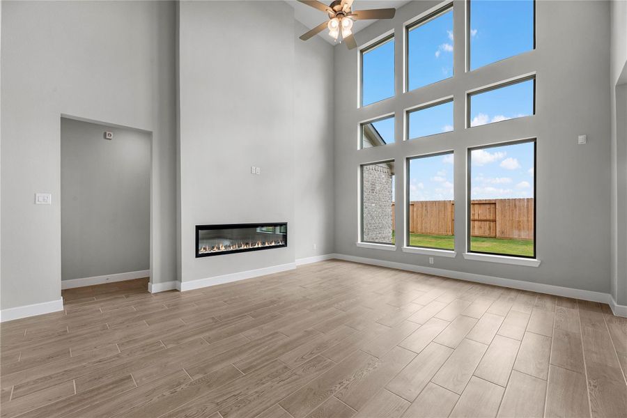 Spacious, unfurnished interior of a new home in Cross Creek West, Fulshear (Image 25).
