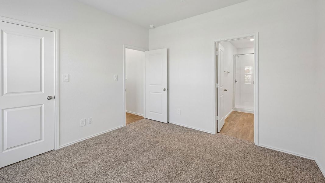 Spacious, unfurnished interior of a new home in Valverde, Bastrop (Image 28).