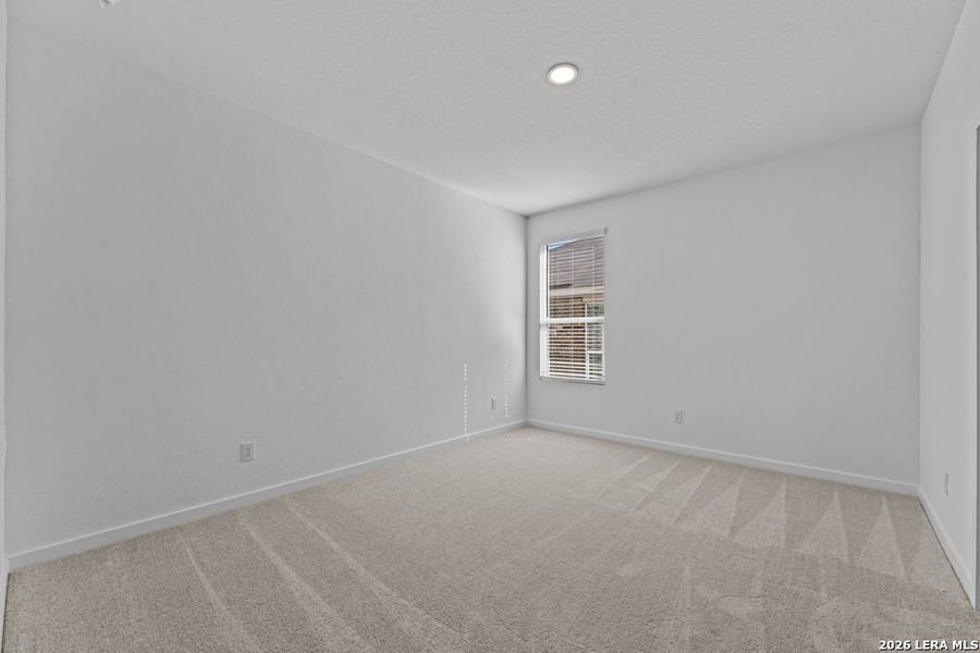 Spacious, unfurnished interior of a new home in Espada, San Antonio (Image 25).