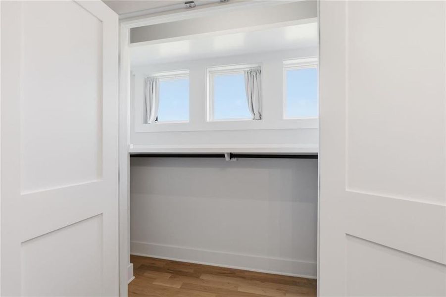 Spacious, unfurnished interior of a new home in , Clermont (Image 57).
