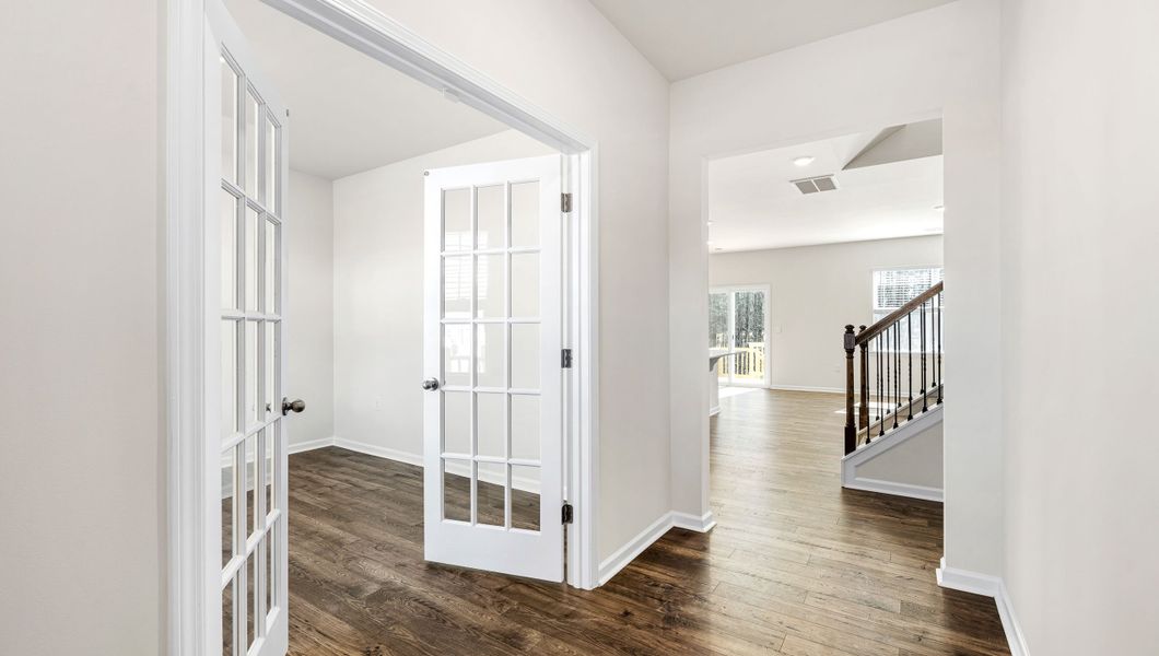 Spacious, unfurnished interior of a new home in Spring Ridge, Anderson (Image 19).