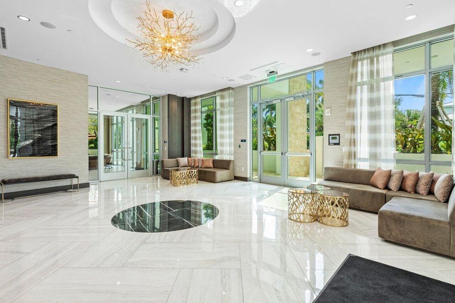 Royal Palm Residence #402