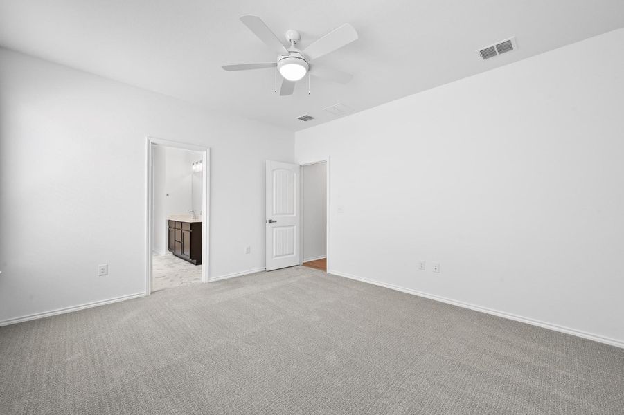 Spacious, unfurnished interior of a new home in Creekside at Estancia, Austin (Image 24).