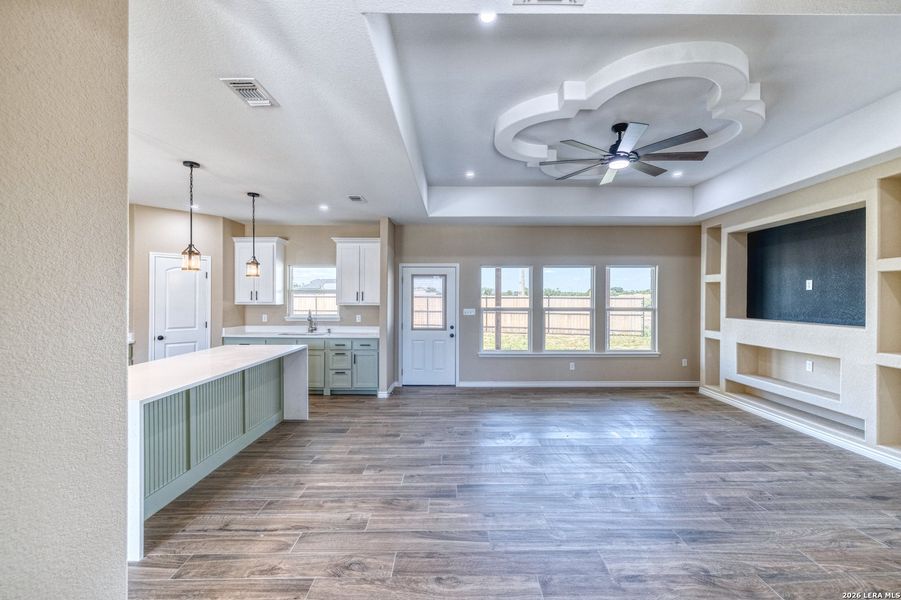 Spacious, unfurnished interior of a new home in , Uvalde (Image 17).