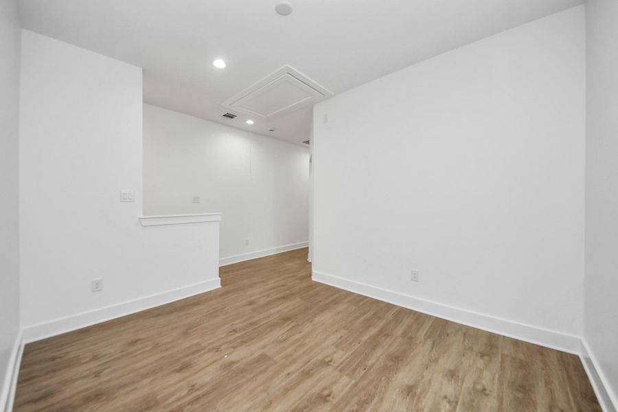 Spacious, unfurnished interior of a new home in , Houston (Image 6).
