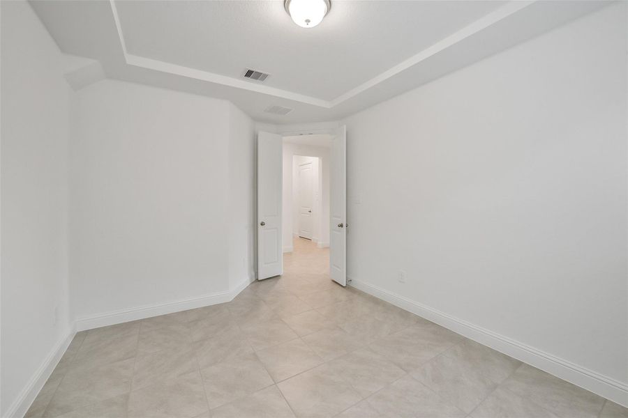 Spacious, unfurnished interior of a new home in Mavera, Conroe (Image 26).