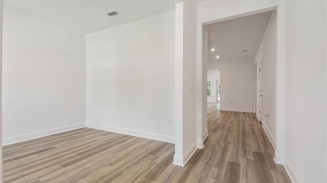 Spacious, unfurnished interior of a new home in Ashton Park Phase III, Freeport (Image 9).