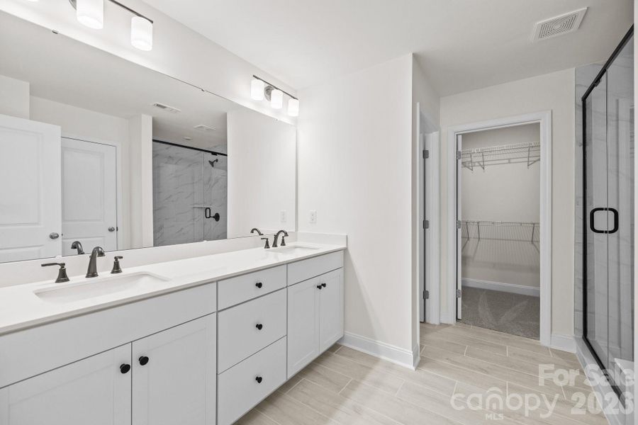 Primary Ensuite BathroomPhotos are representative and may not reflect the exact home, finishes, or features.