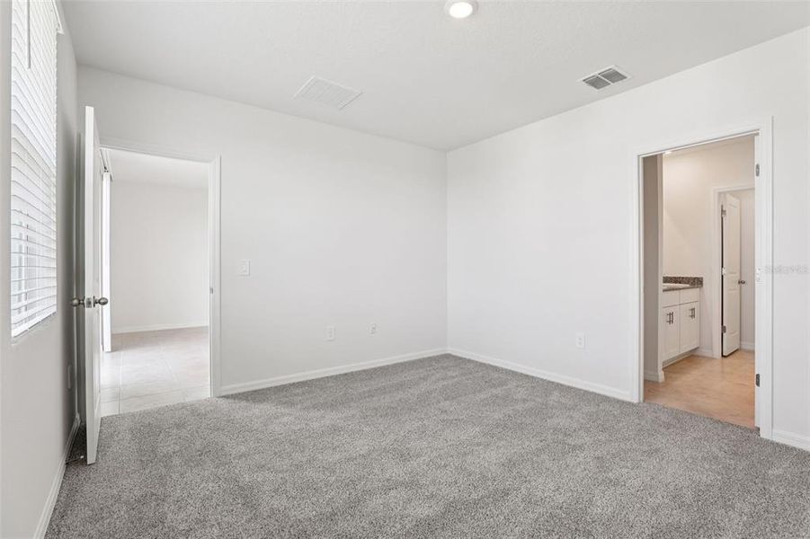 Spacious, unfurnished interior of a new home in Hamilton Bluff - Classic Series, Lake Hamilton (Image 18).